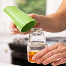 Load image into Gallery viewer, Zuutii Mini Oil Dispenser