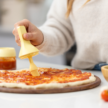 Load image into Gallery viewer, Zuutii Oil Dispenser with Brush