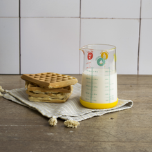 Load image into Gallery viewer, Pebbly Yellow Glass Measuring Jug with Silicone Base - 500 ml