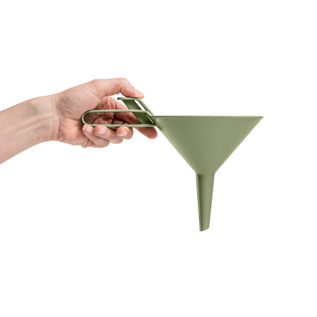 Blim+ Dolina Funnel in green, with a hand holding the handle
