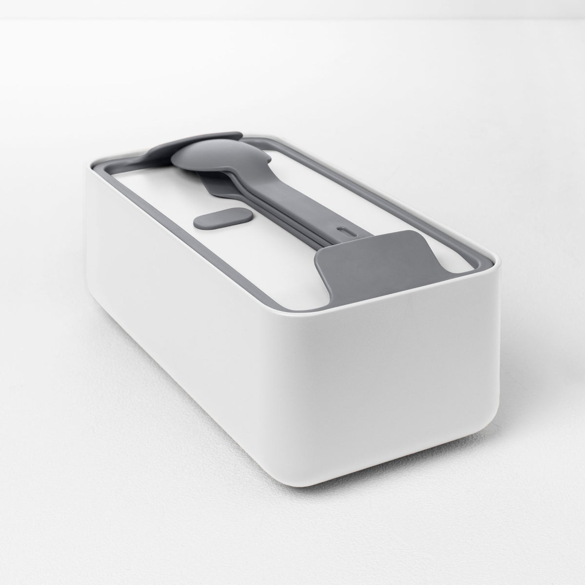 Blim+ Lunchbox Bauletto Medium in white, with the lid closed