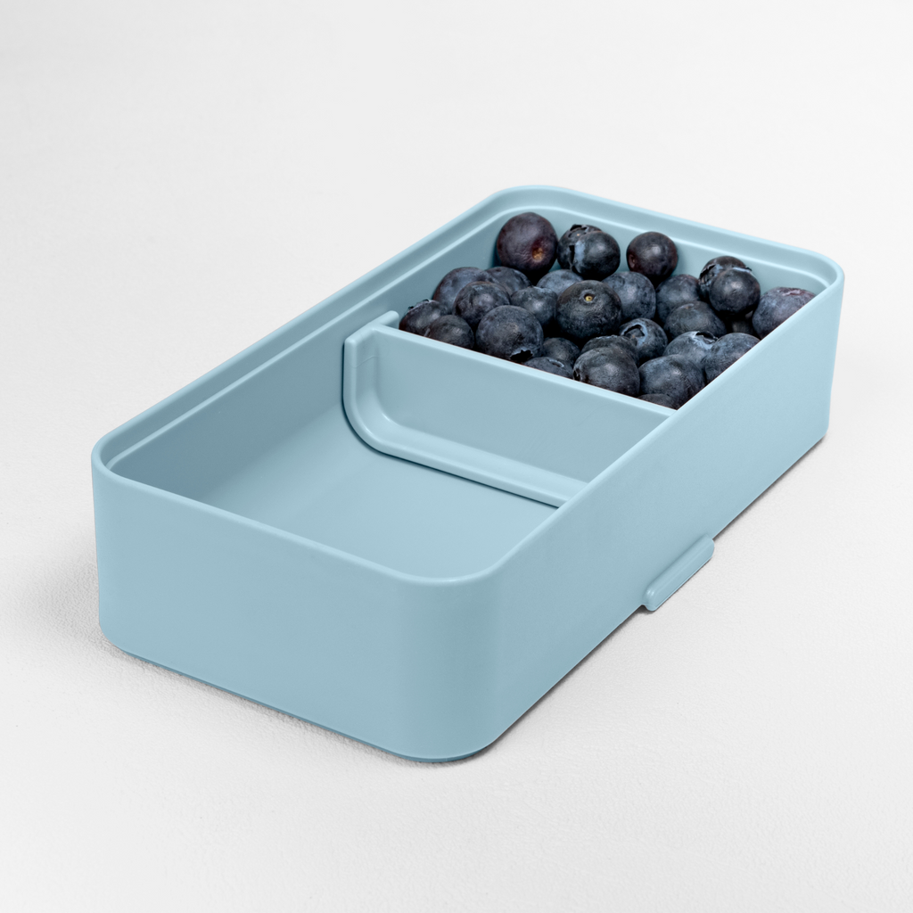 Blim+ Lunchbox Bauletto Medium in blue, open with blueberries in the compartments