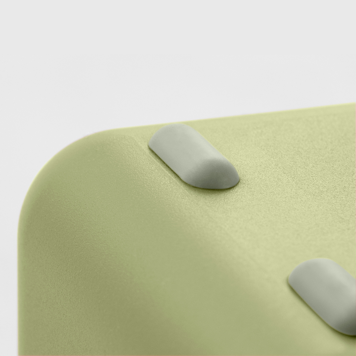 Blim+ Lunchbox Bauletto Medium in green, close-up of the corner and lid catches