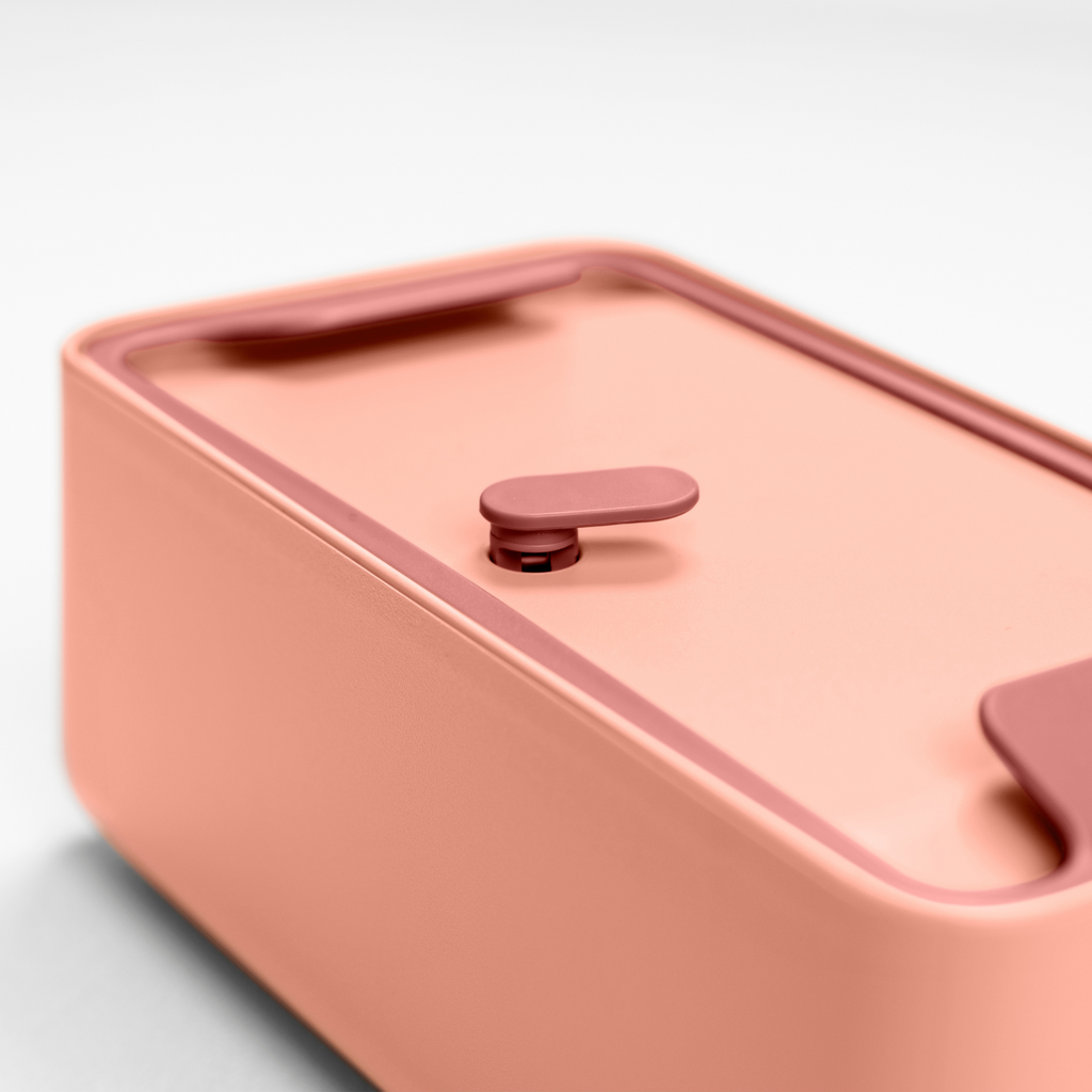 Blim+ Lunchbox Bauletto Small in pink, close-up of the lid and handle