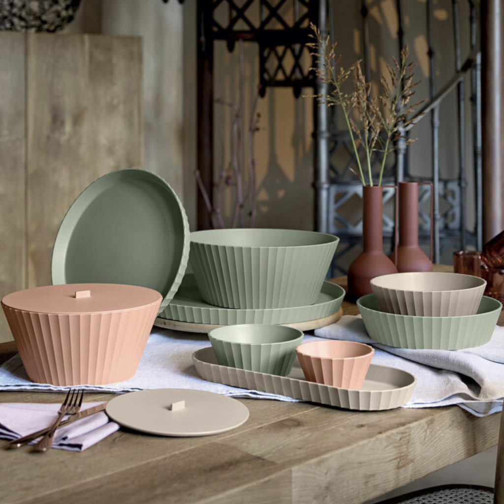 Blim+ Nettuno Bowl Extra Large in green and pink on a wooden table