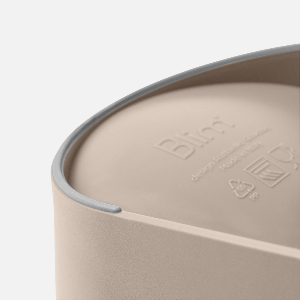 Blim+ Oblo' Juicer in taupe, close-up of the lid edge