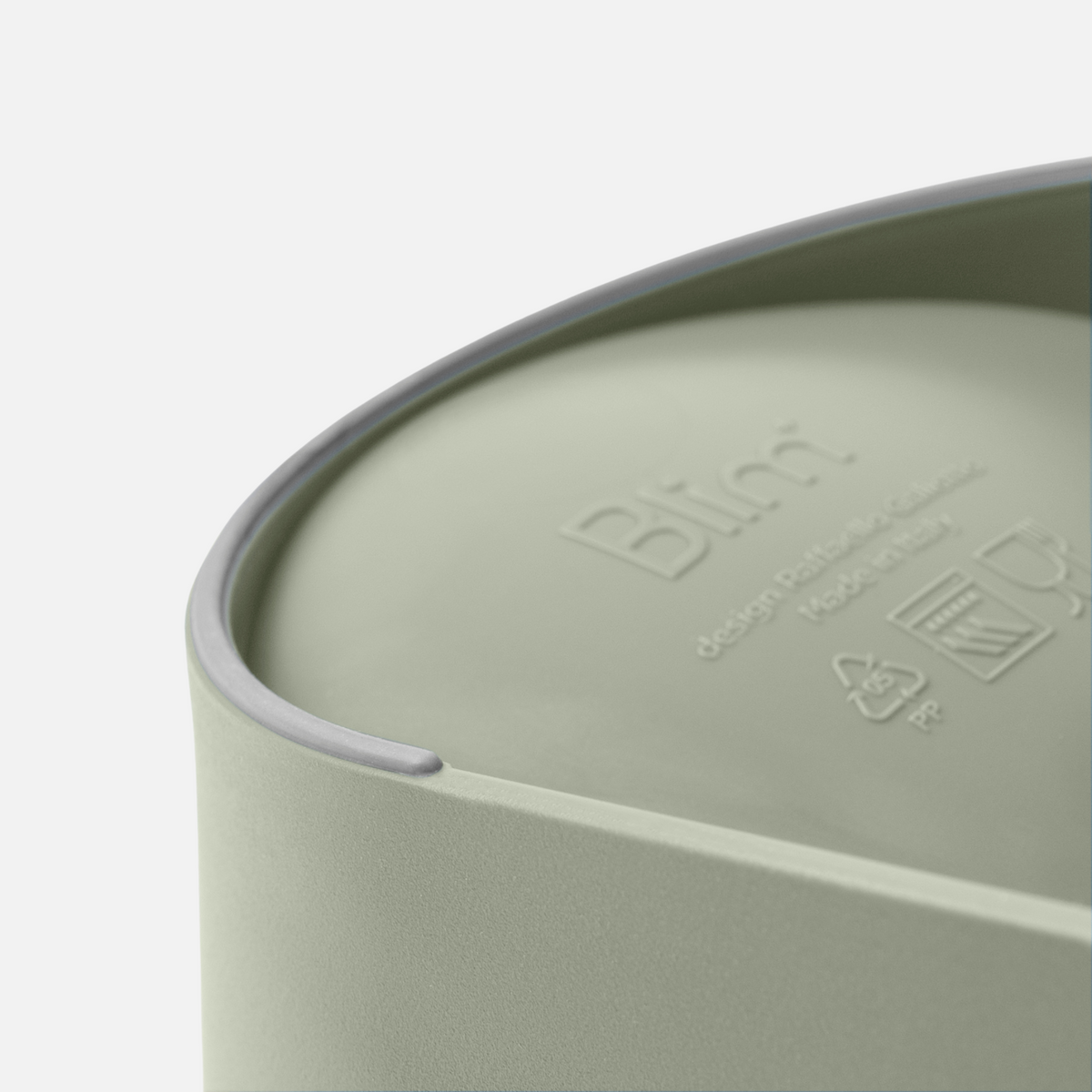 Blim+ Oblo' Juicer in green, close-up of the lid edge