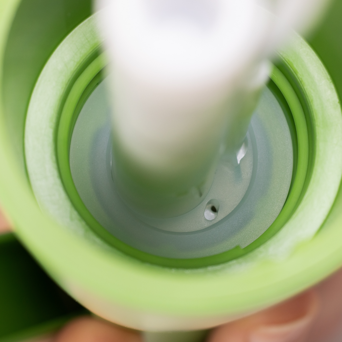 Zuutii Oil Sprayer in green, seen from above showing the inner parts