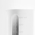Blim+ QB Carafe Small in white, close-up of the measuring scale