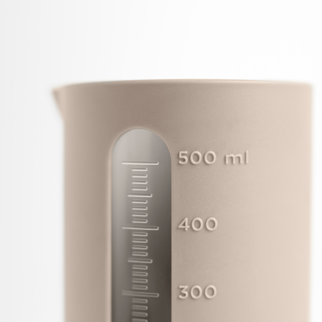 Blim+ QB Carafe Small in taupe, close-up of the measuring scale