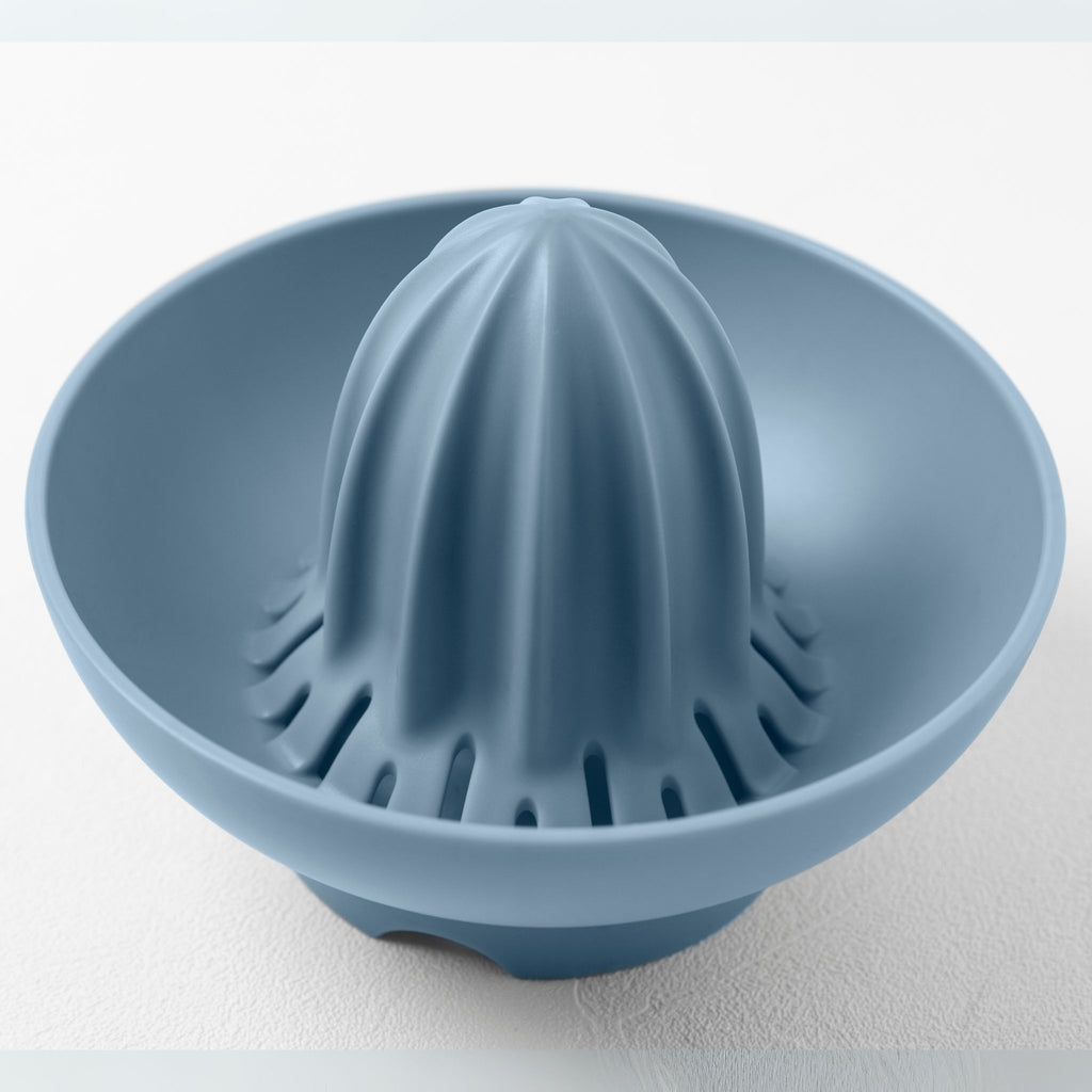 Blim+ UFO Juicer with QB Carafe in blue, juicer top seen from above