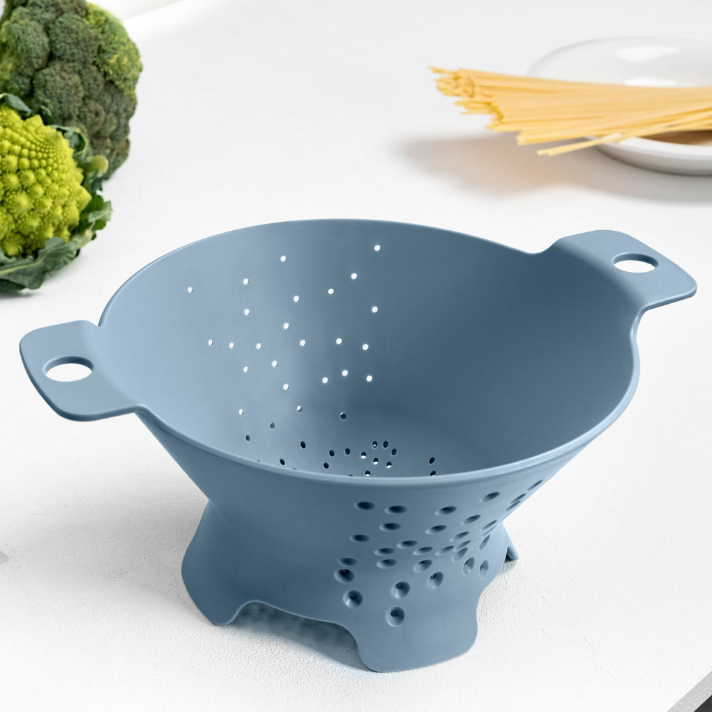 Blim+ Cosmo Colander Medium in blue, on a kitchen counter